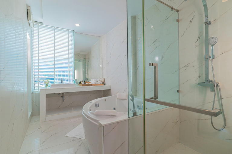 Bathroom 5, Khum Phucome Hotel & Convention Hall, Muang Chiang Mai
