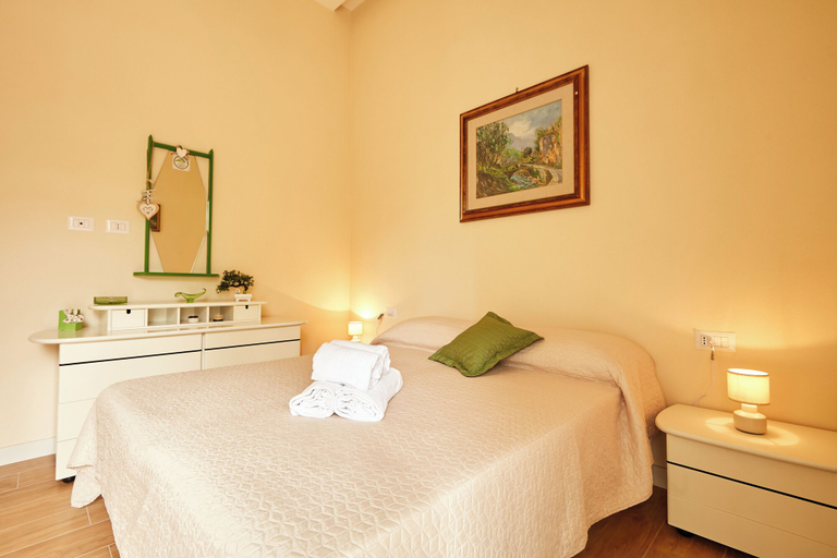 Room 5, Napoli Fuori, Napoli
