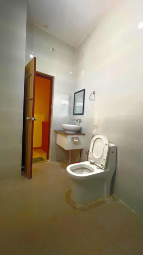Bathroom 3, Aries Inn, Dehradun