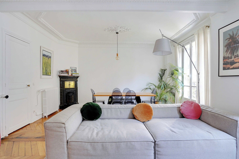 Living area 2, Charming Apartment- 2br-4p- Parc Monceau, Paris