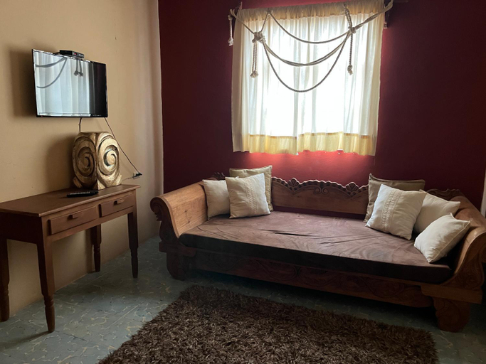 Others 4, Hotel Rinconada, Allende