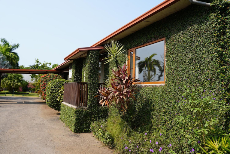 Exterior & Views 2, Emoyeni Gardens Hotel, Água Grande