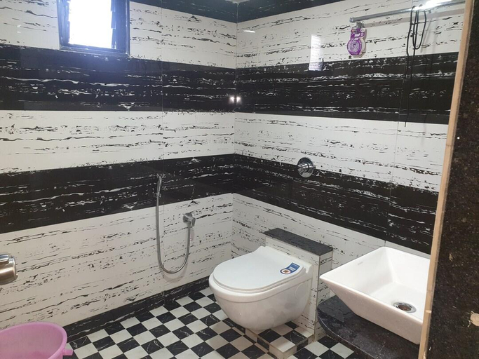 Bathroom, The Lake Palace, Ahmadabad