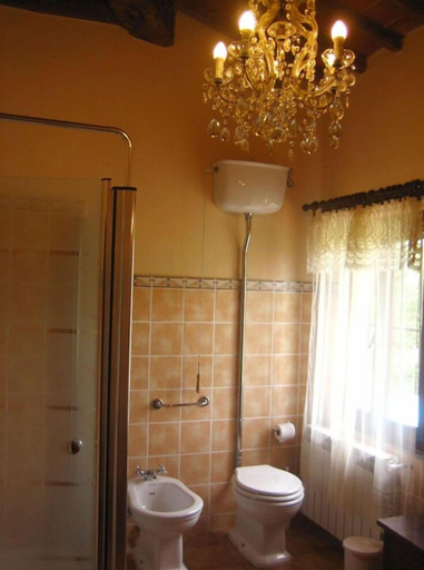 Bathroom 5, Stunning private villa for 6 guests with private pool, TV, pets allowed and parking, Arezzo
