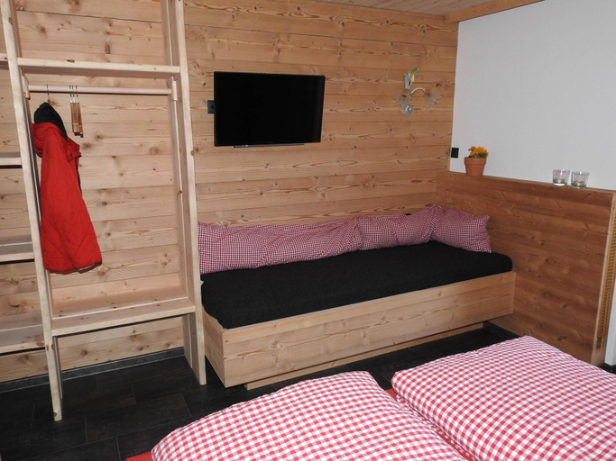 Room 2, Holiday Home With Sauna, Schwaz