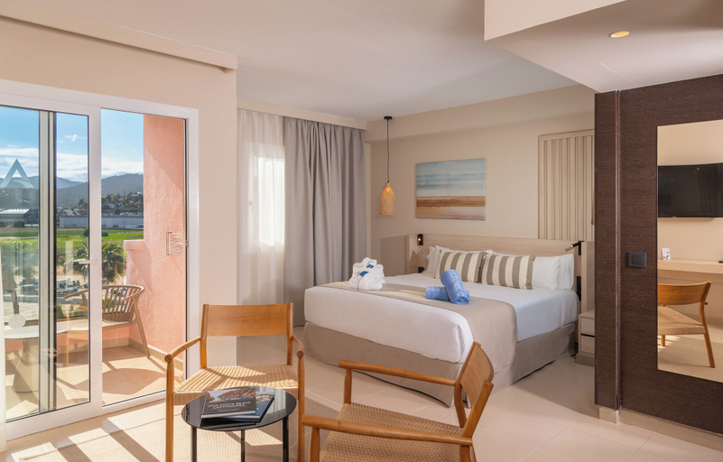 Bedroom 3, AQUA Hotel The Breeze & Spa - All Inclusive - Adults Only +18, Barcelona