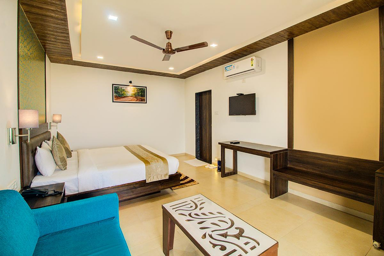 Bedroom 3, Hotel Mountain Breeze, Satara
