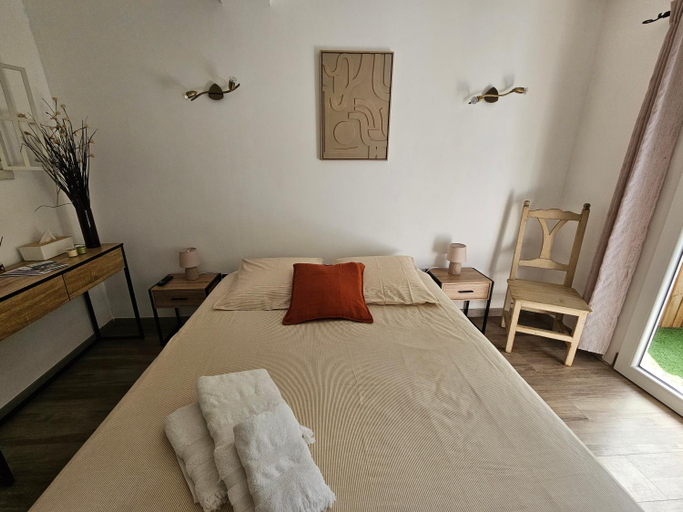 Bedroom 2, Chez Louis, Var