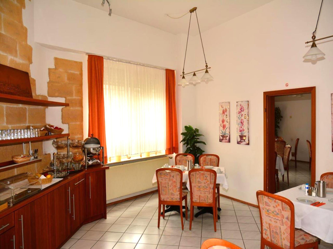 Food & Drinks 5, Apartment in Oberhausen near a Lake, Oberhausen