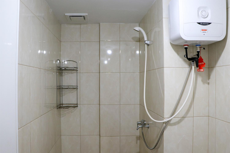 Bathroom 5, Design Homey 2BR at Springlake Bekasi By Travelio, Bekasi