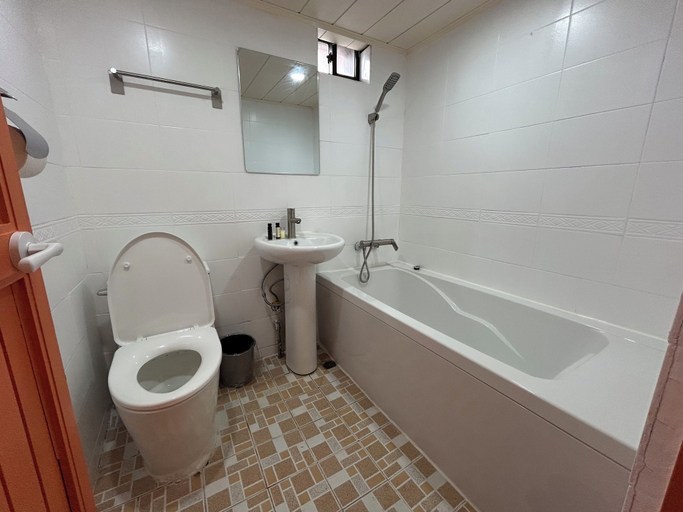 Bathroom 3, Restia Stay, Jungnang