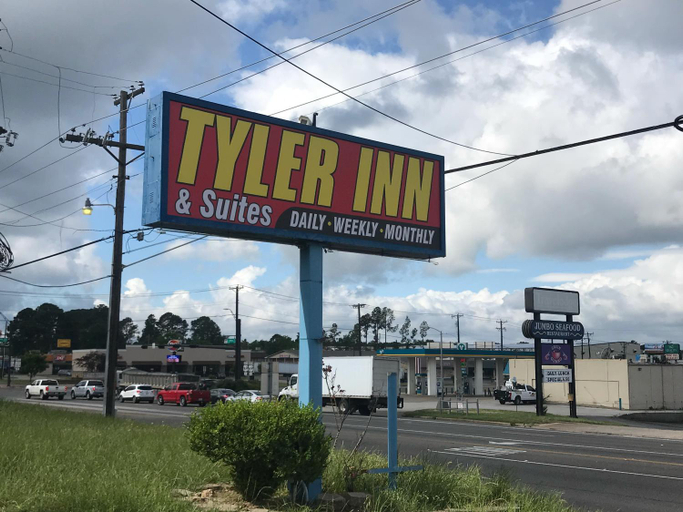 Others, Tyler Inn & Suites, Smith