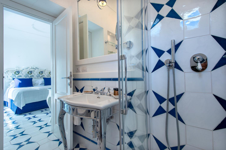 Bathroom 5, Hotel Onda Verde, Salerno