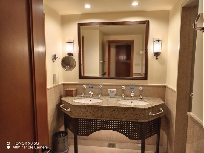 Bathroom 3, Yamour Royal Suite in Four Seasons Resort Sharm EL Sheikh, Sharm el-Sheikh