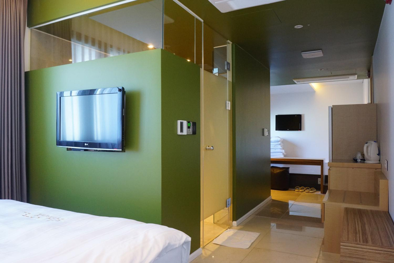 Bedroom 2, Hotel Matthieu Yeosu, Yeosu