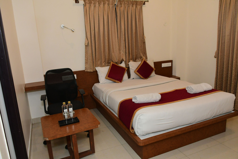 Bedroom 4, Sai Vihaar Inn & Suites, Mysore