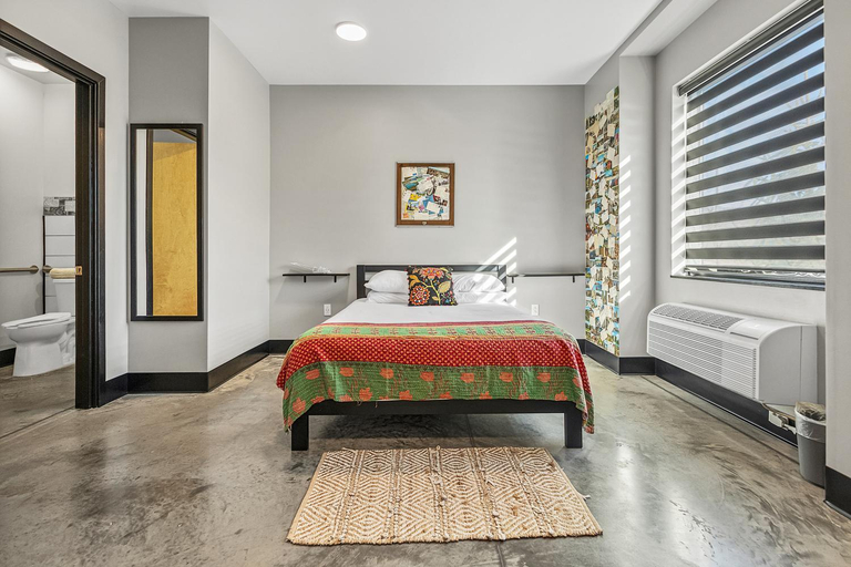 Bedroom, Pet friendly first floor queen room for 2, Franklin