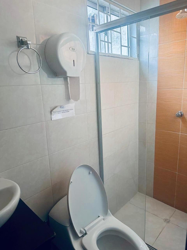 Bathroom 3, Barcelona Hotel, Montería