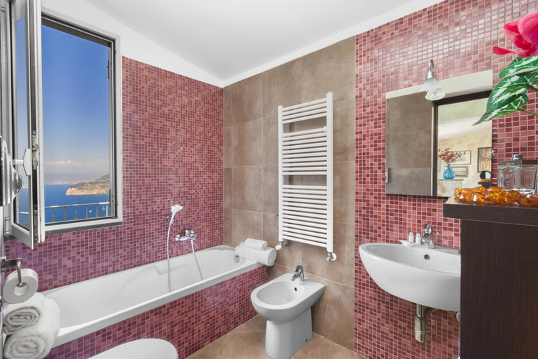 Room 5, Casa Augusta B in Sorrento, Napoli