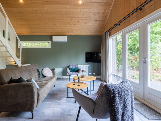 Others 4, Unique Chalet by the Pond, Apeldoorn