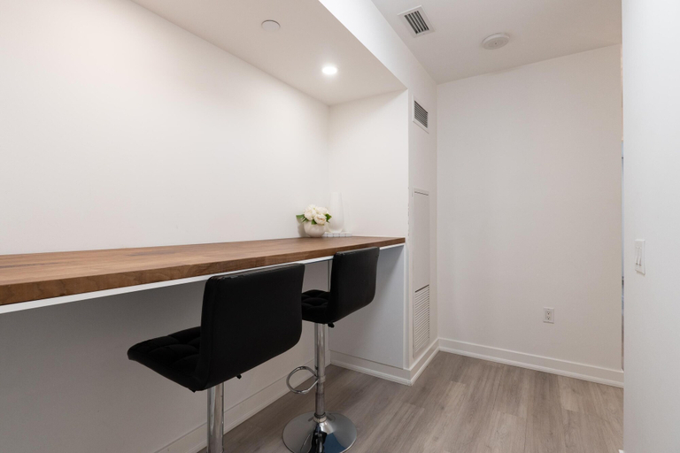Others 5, Rivetstays - Dan Leckie, Toronto