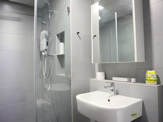 Bathroom 3, Homesuite' Home @ Aeropod SOVO KK, Kota Kinabalu