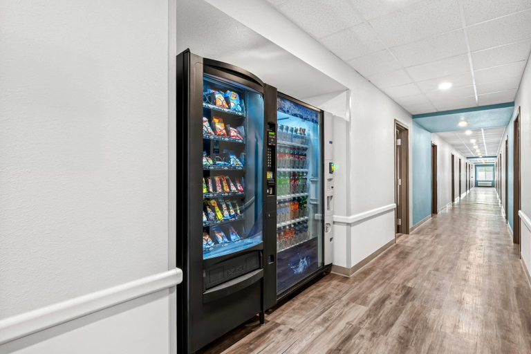 Food & Drinks, Woodspring Suites Charlotte - Arrowood, Mecklenburg