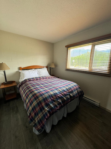 Room 5, Saddle Mountain Lodge, Thompson-Nicola