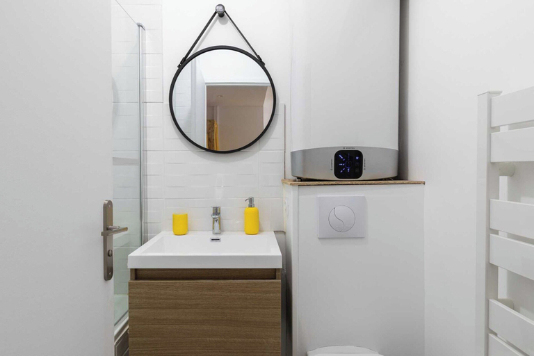 Bathroom 3, Dify City - Charpennes, Rhône