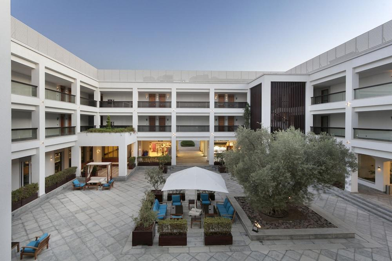 Exterior & Views
