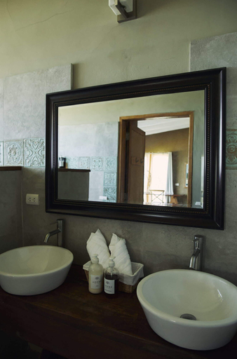 Room 4, w Trendy 1BR w Pool in M Ncora, Talara