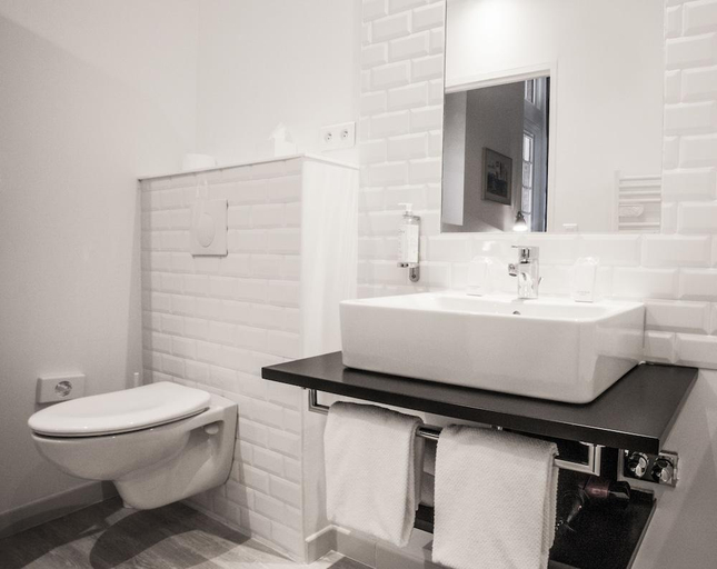 Bathroom 3, Hotel Balea, Pyrénées-Atlantiques