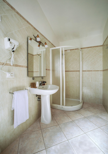 Bathroom 3, New Barcavela, Cagliari