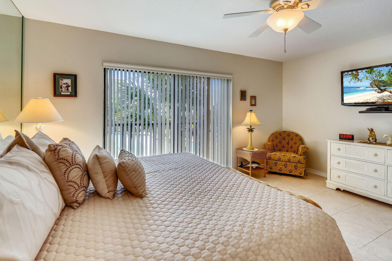 Bedroom 1, Land's End 10-201 Beach Front - Premier, Pinellas