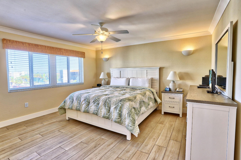 Bedroom 3, Land's End 7-406 Beach Front - Premier, Pinellas