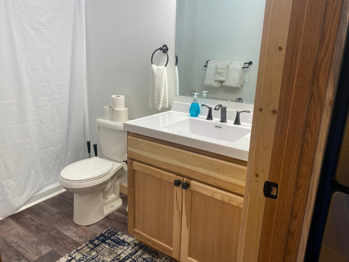 Bathroom 3, Keweenaw Waters Resort, Lake Superior