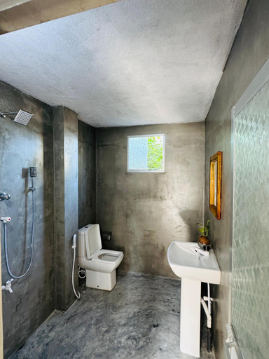 Bathroom 3, The Universe, Weligama
