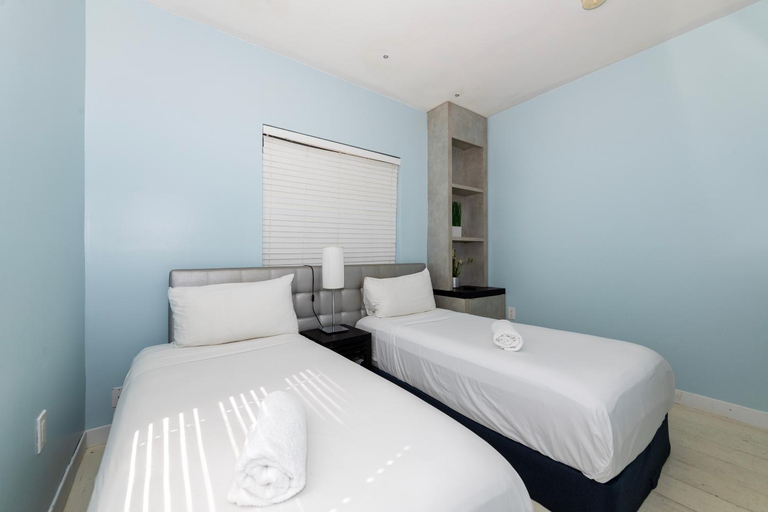 Bedroom 2, Sunny Days Apartments, Miami-Dade