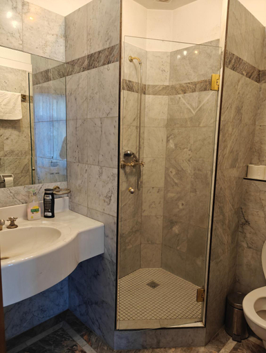 Bathroom 3, Hotel Viki, Wien