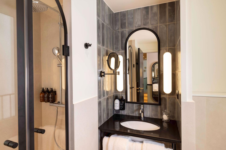 Bathroom 4, Hotel Excelsior Latin, Paris