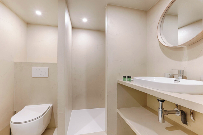 Bathroom 2, Superb Air-conditioned Duplex Bastille Le Marais, Paris