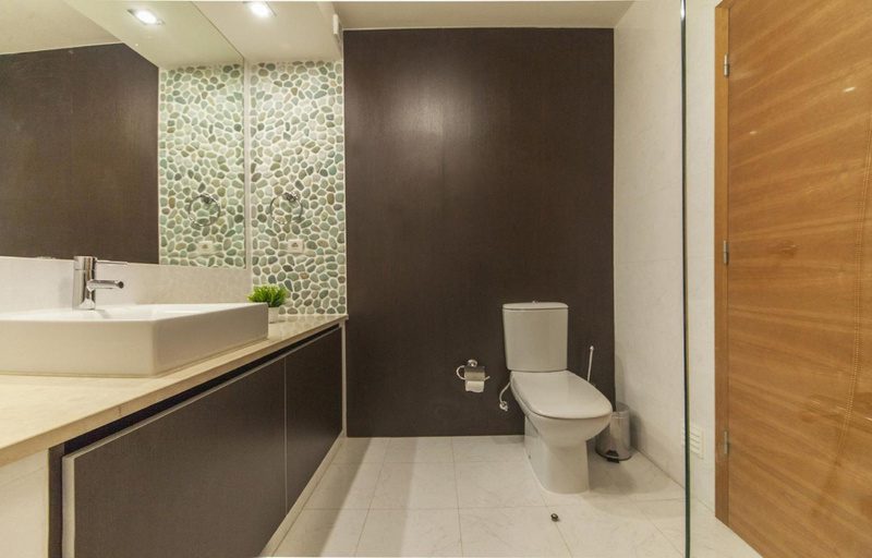 Bathroom 3, B27 - LuzBay 2 Bed Apartment, Lagos