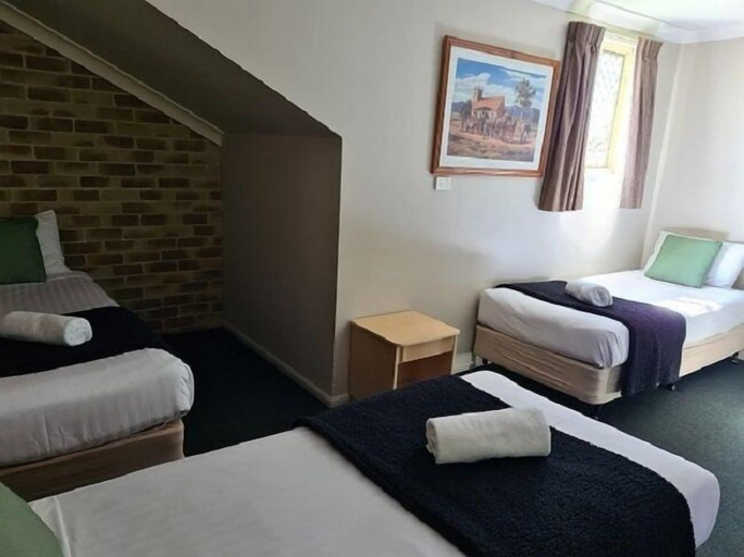 Bedroom 3, Country Gardens Motor Inn, Toowoomba - Central