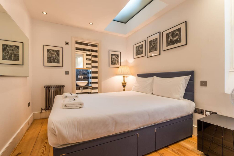 Room 5, Spacious 4 Bed Apartment Opposite British Museum, London