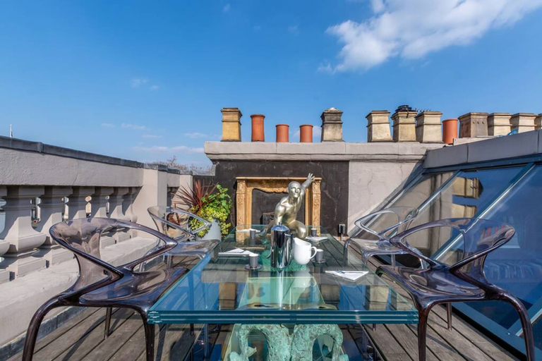 Room 5, Penthouse With Rooftop Overlooking British Museum, London
