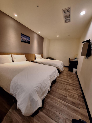 Bedroom 4, Honest&Warm Hotel, Taoyuan