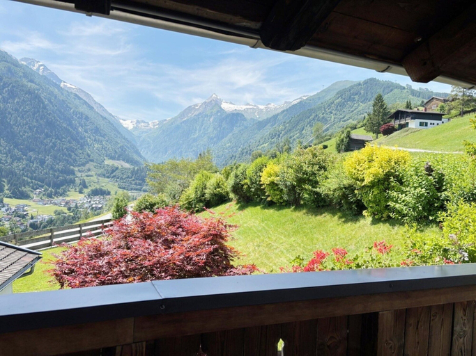 Others 1, Sunny Alpine Apartment by the Slopes, Zell am See