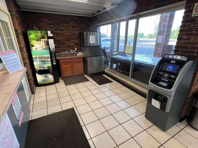 Others 4, Economy Inn, Kankakee