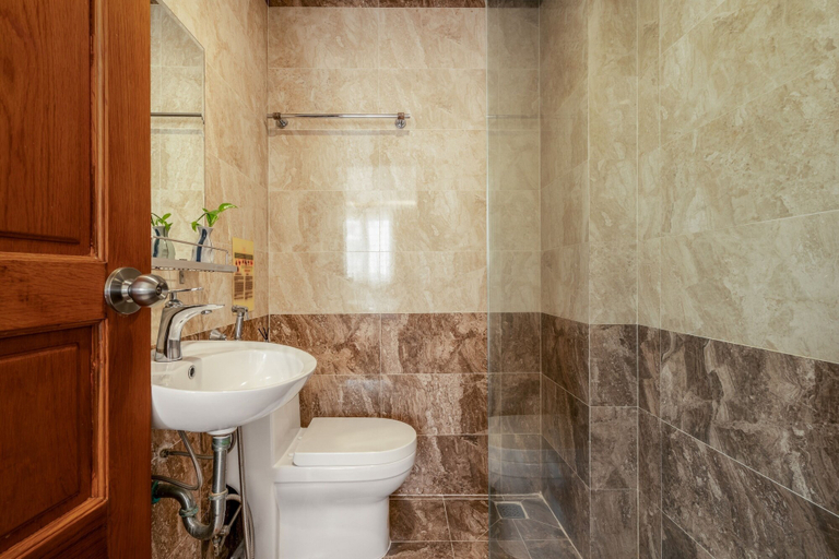 Bathroom 5, SAZI Erato Hotel - Free Airport & Breakfast, Ho Chi Minh City