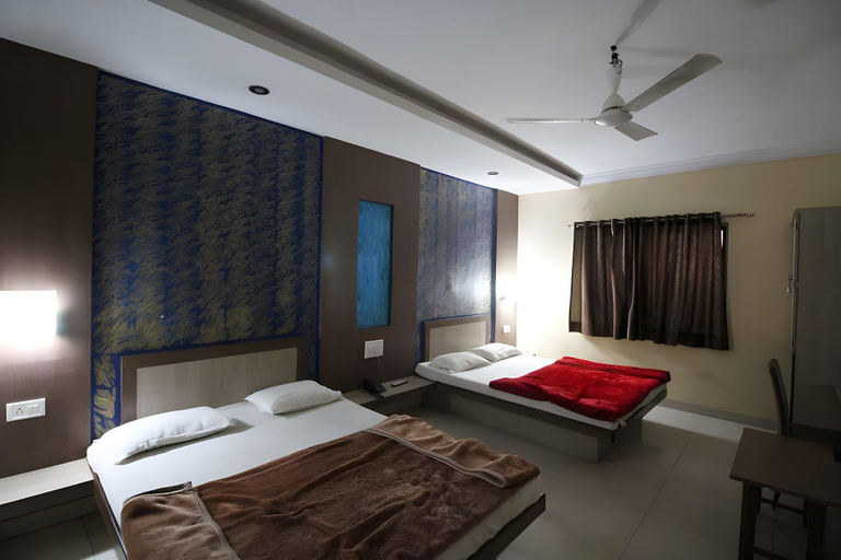 Bedroom 4, HOTEL SUNRISE, Satara